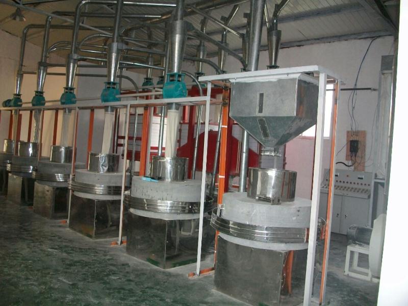 產(chǎn)品名稱：20噸--30噸石磨面粉機組
產(chǎn)品型號：
產(chǎn)品規(guī)格：